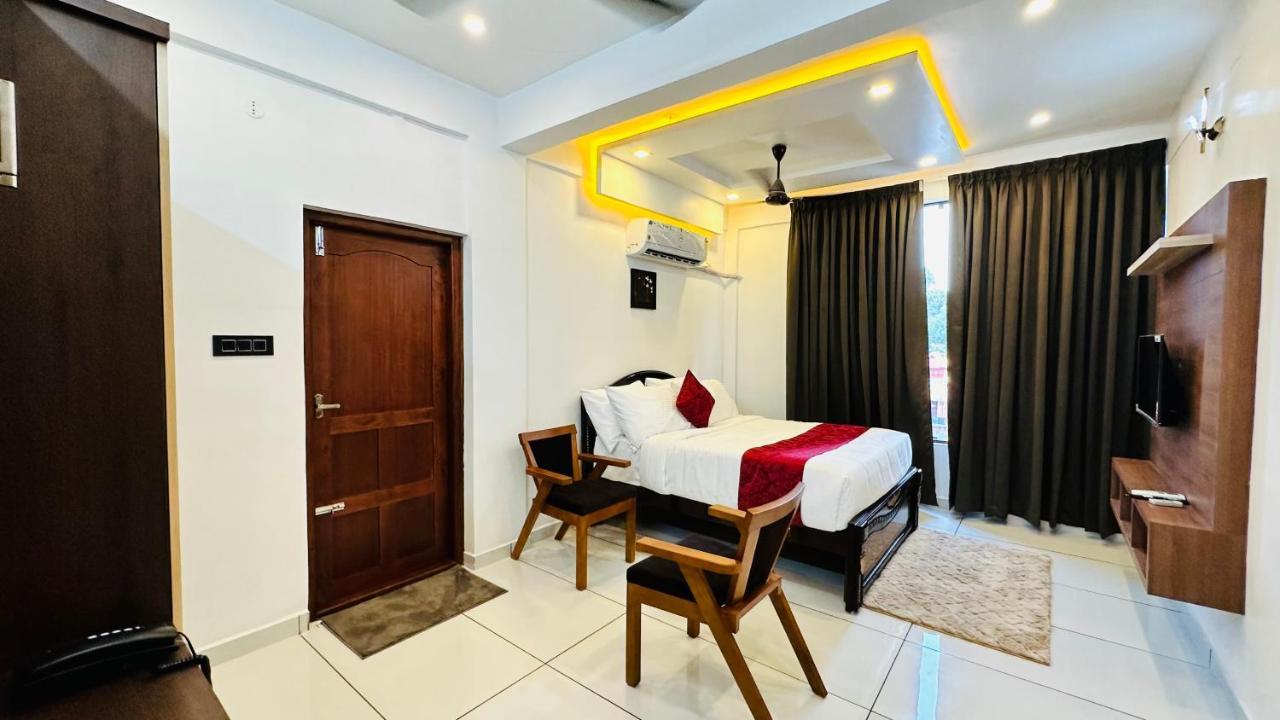 Achoos Residency Hotel Tiruvalla Exterior photo