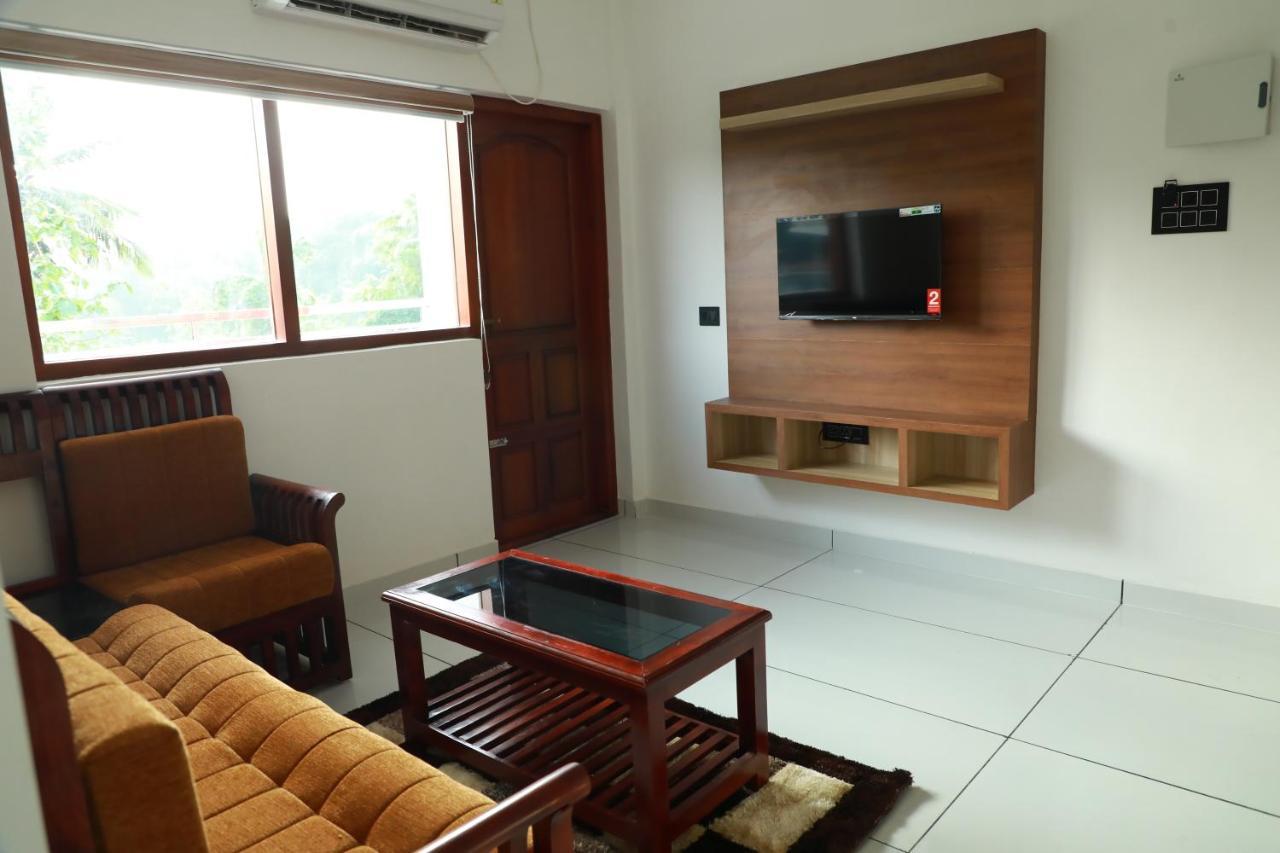 Achoos Residency Hotel Tiruvalla Exterior photo