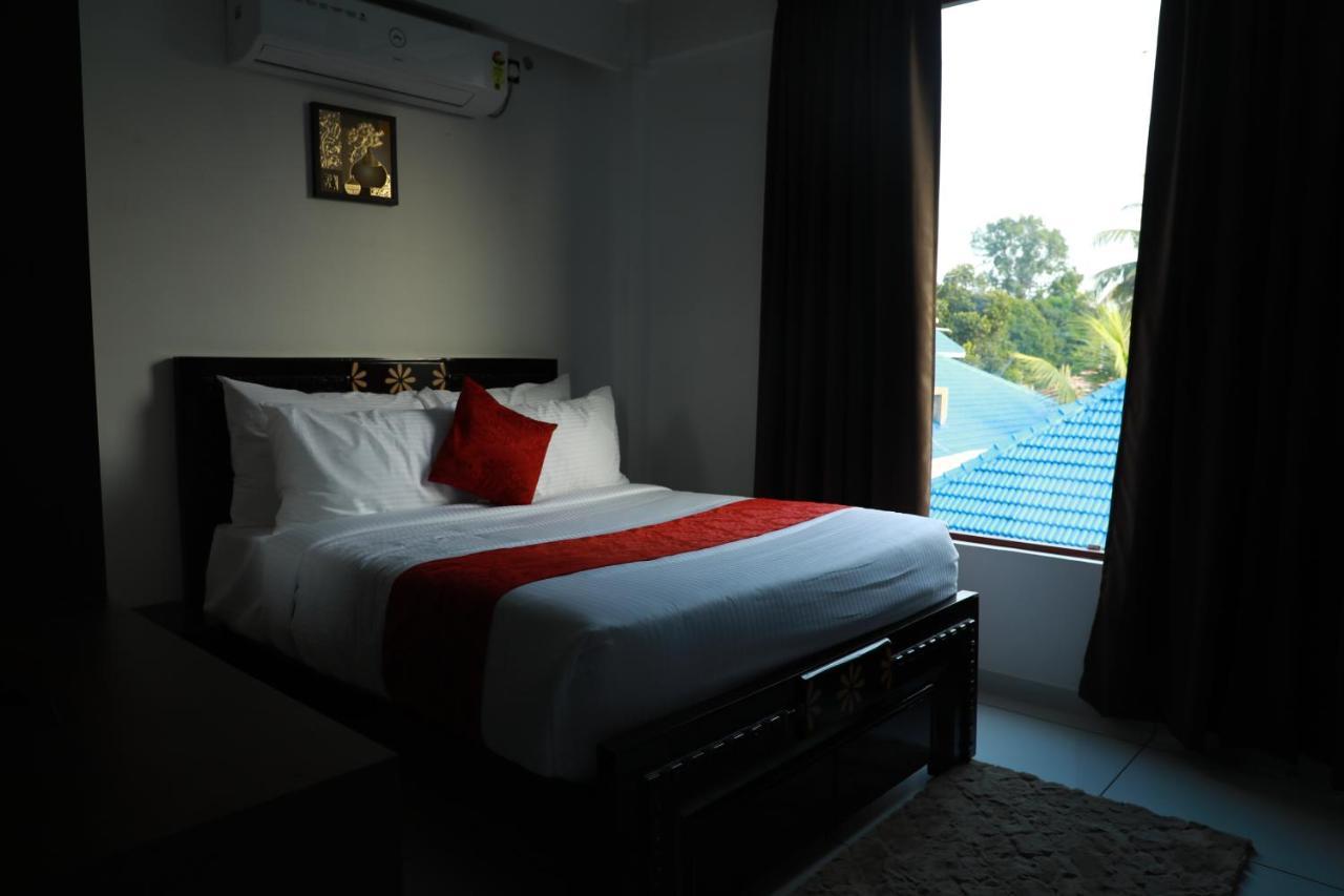 Achoos Residency Hotel Tiruvalla Exterior photo